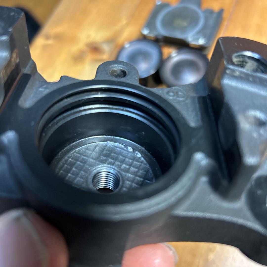 ZX14R / ZZR1400 リアブレーキキャリパー