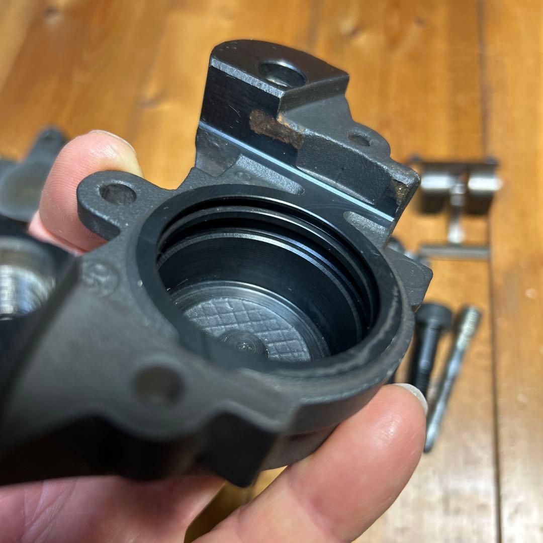 ZX14R / ZZR1400 リアブレーキキャリパー