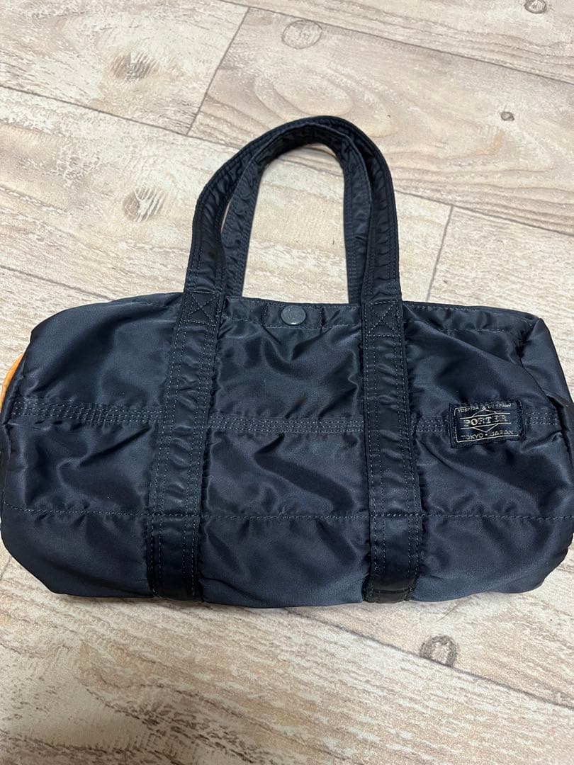 黒のドラムバッグ オレンジ内装