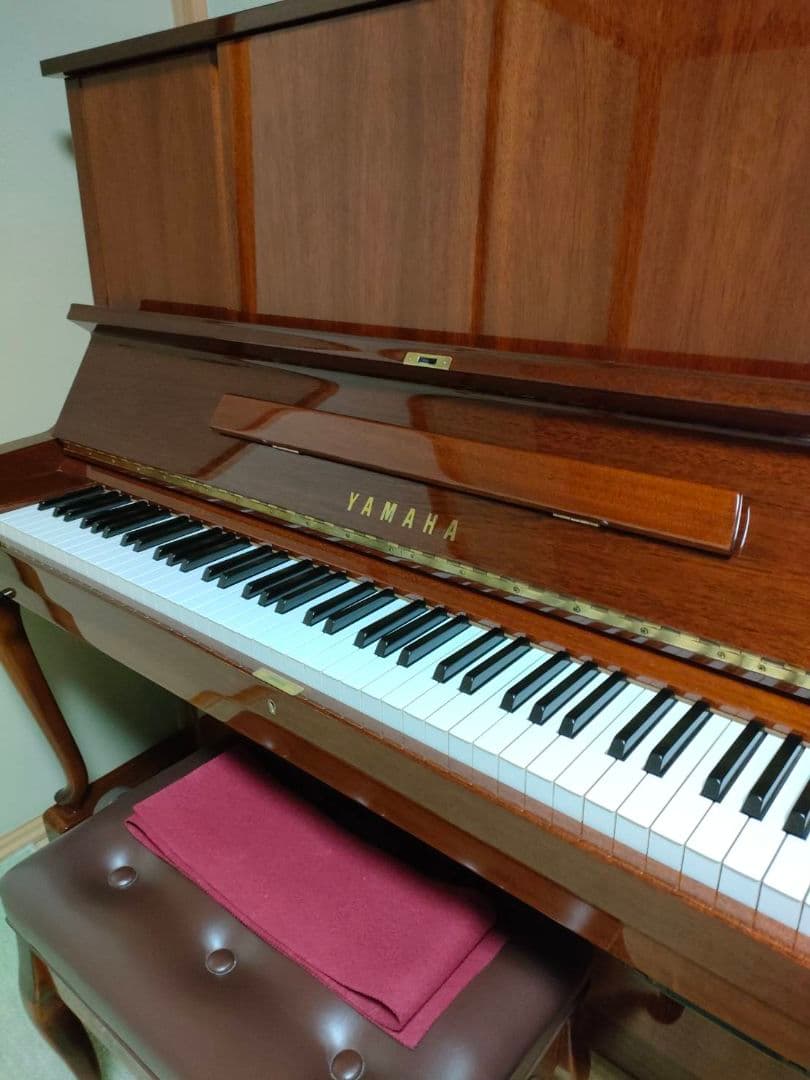 【極美品/消音付】YAMAHA W106 ピアノ 木目艶出し鏡面（2月下旬まで）