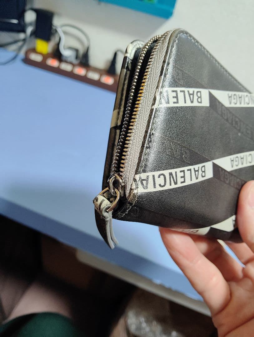 BALENCIAGA ロゴプリント 二つ折り財布