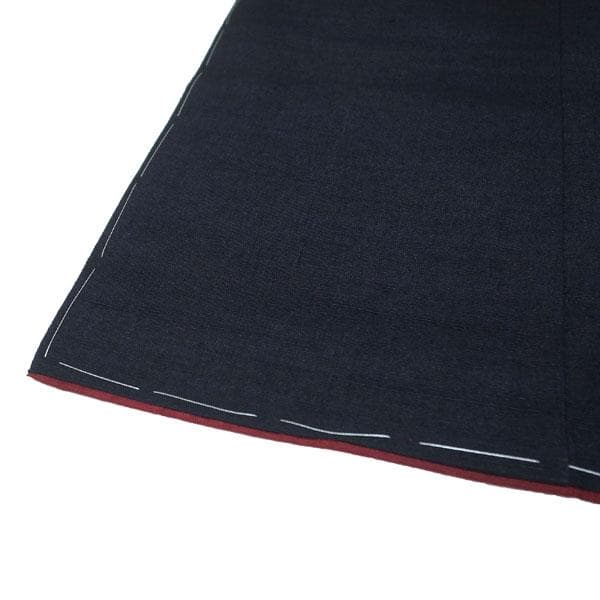 結城紬 着物 袷 80亀甲 矢羽 濃黒紺色 裄66.5 Ｍ 新古品 sn1671