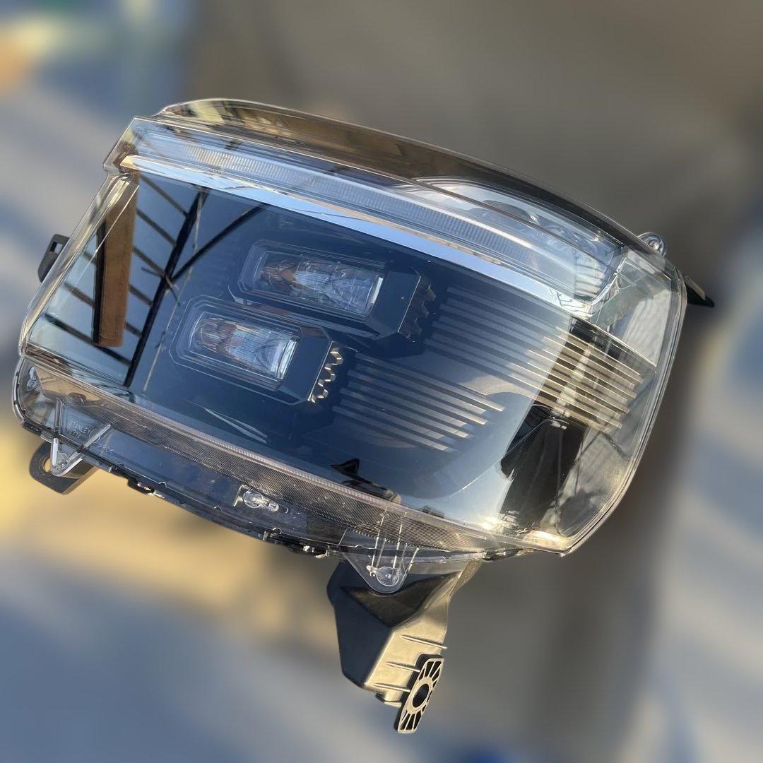 JF5 N-BOXカスタム左中古ヘッドライト　33150-32R-J03