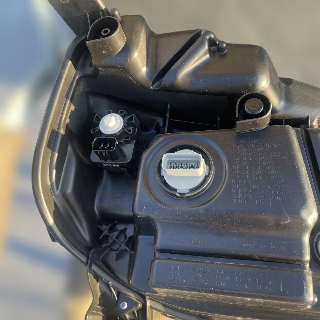 JF5 N-BOXカスタム左中古ヘッドライト　33150-32R-J03