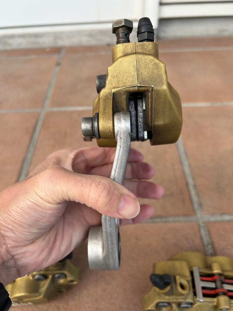 Brembo ブレーキキャリパー 3個セット ゴールド