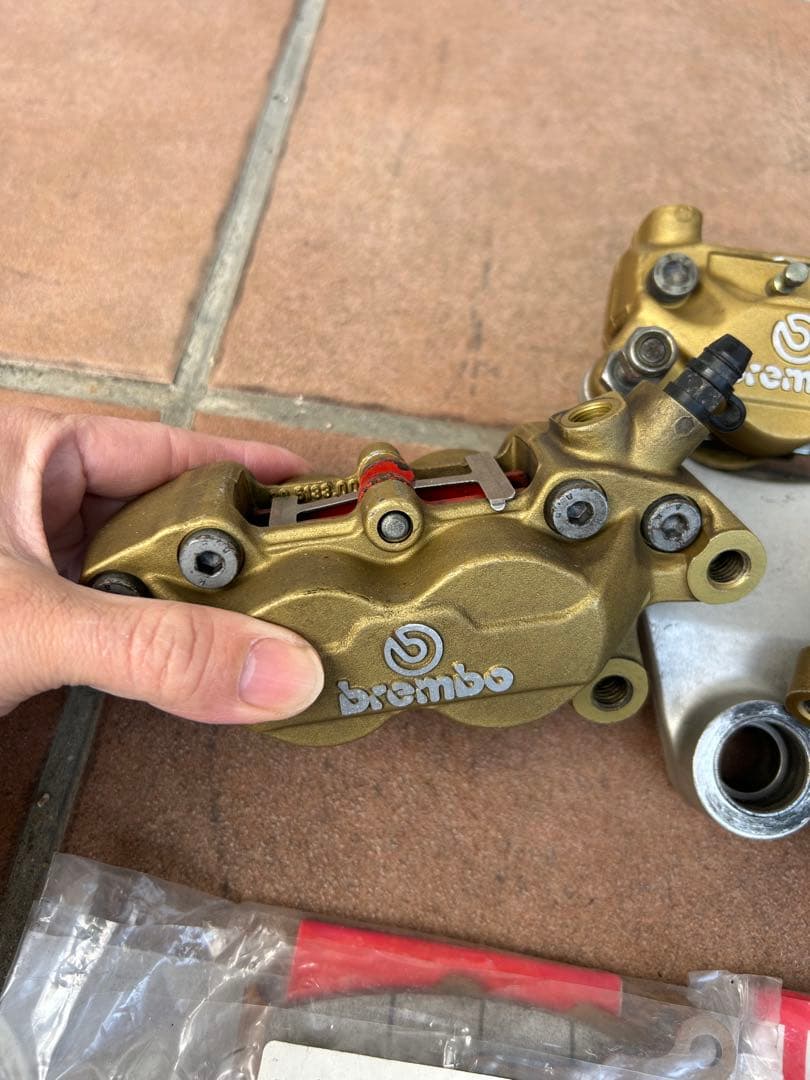 Brembo ブレーキキャリパー 3個セット ゴールド