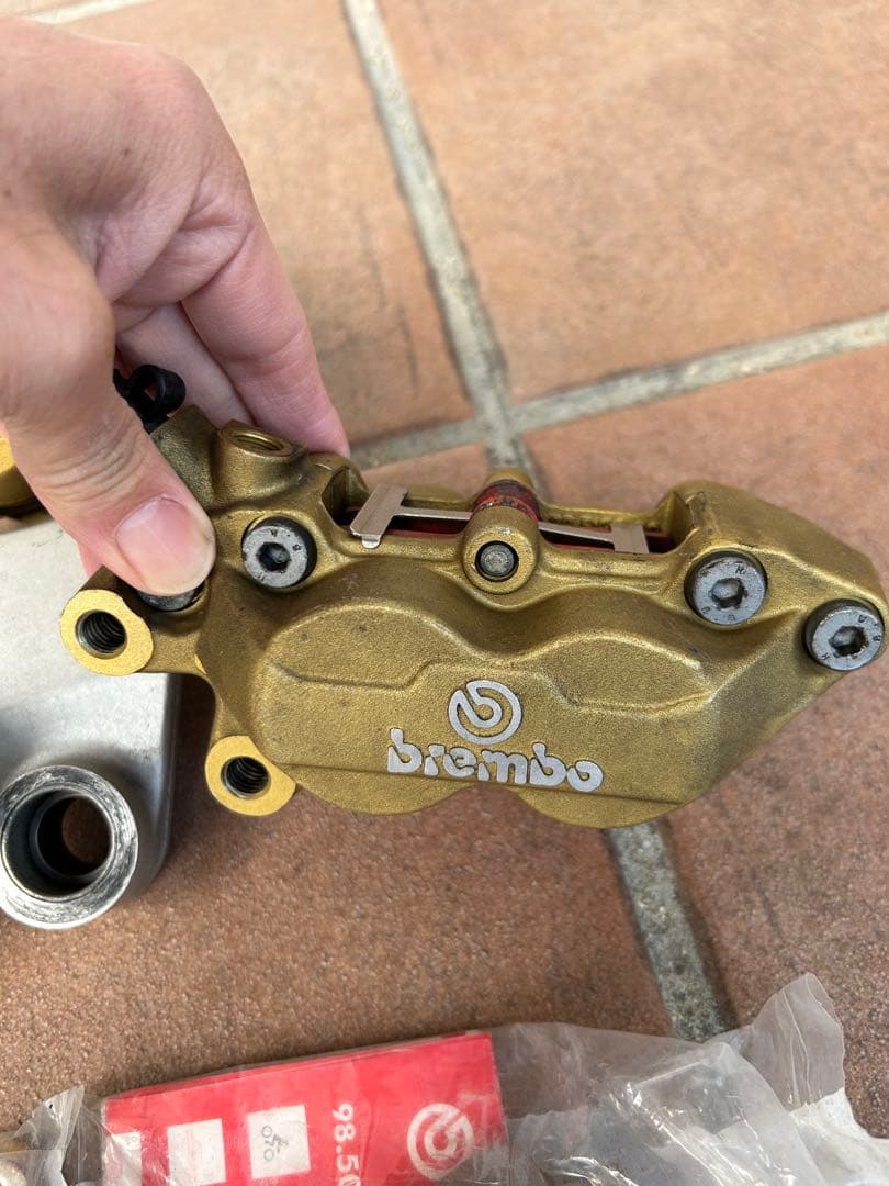 Brembo ブレーキキャリパー 3個セット ゴールド