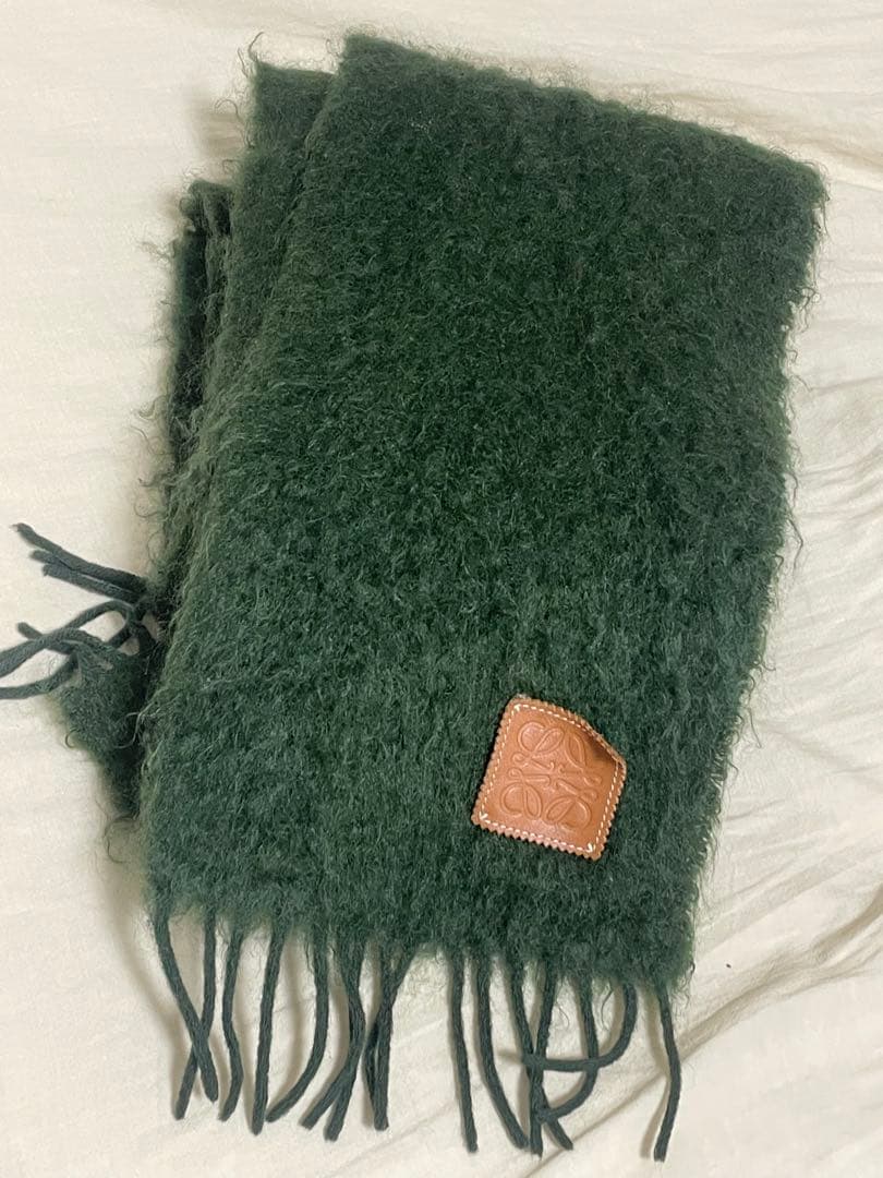 い*つ様 最終値下げLOEWE ダークグリーン マフラー