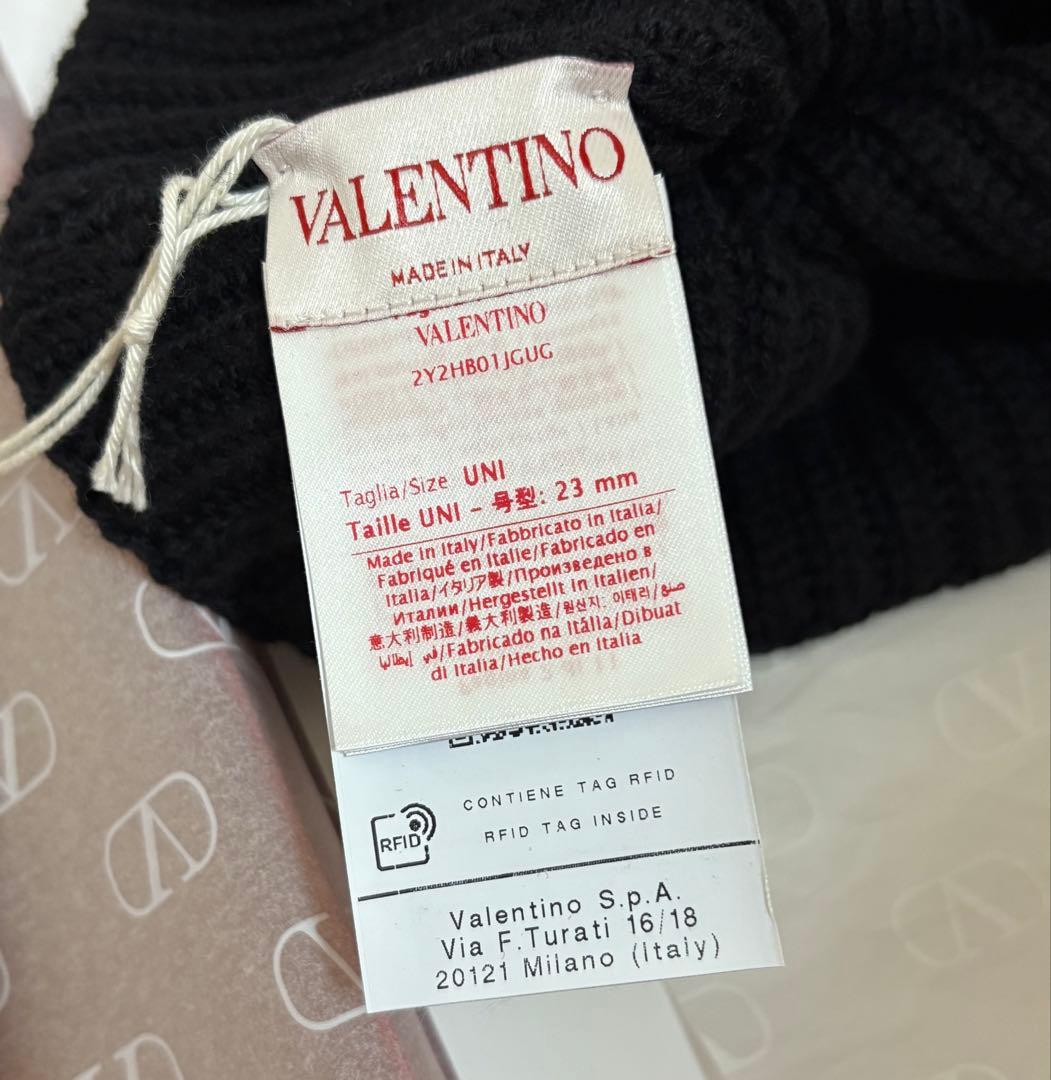 【新品】 VALENTINO ビーニー　ニット帽　黒　ブラック　ロゴ　刺繍