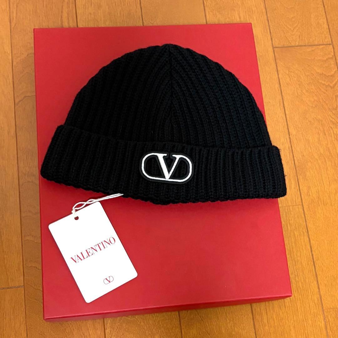 【新品】 VALENTINO ビーニー　ニット帽　黒　ブラック　ロゴ　刺繍