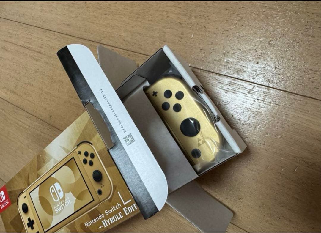 Switch Lite ハイラルモデル　ゴールド
