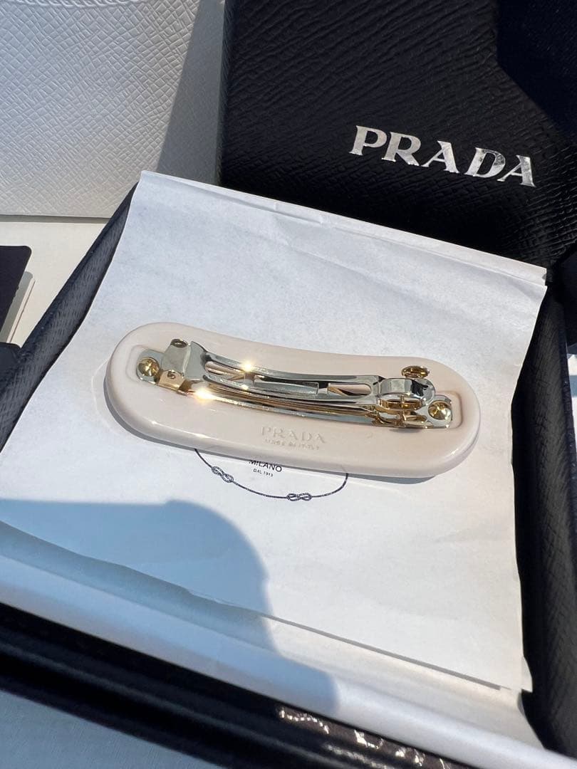 PRADA プラダ バレッタ ヘアアクセサリー クリスタル×アイボリー