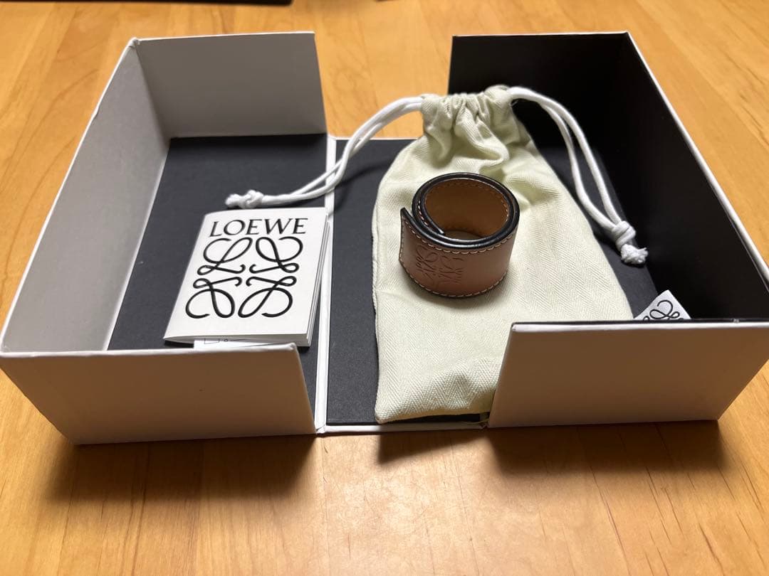 LOEWE レザーバングル　ブレスレット　タン　ブラウン　ロエベ