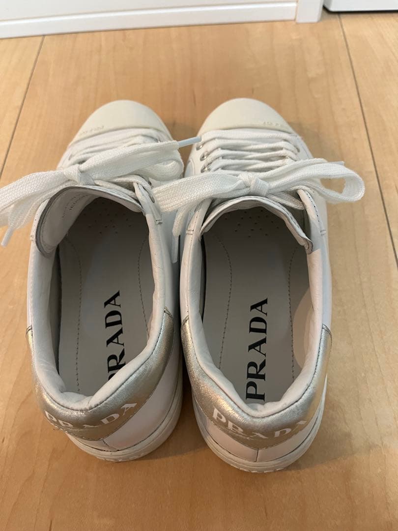 PRADA プラダ レザースニーカー ホワイト×シルバー 1E059M