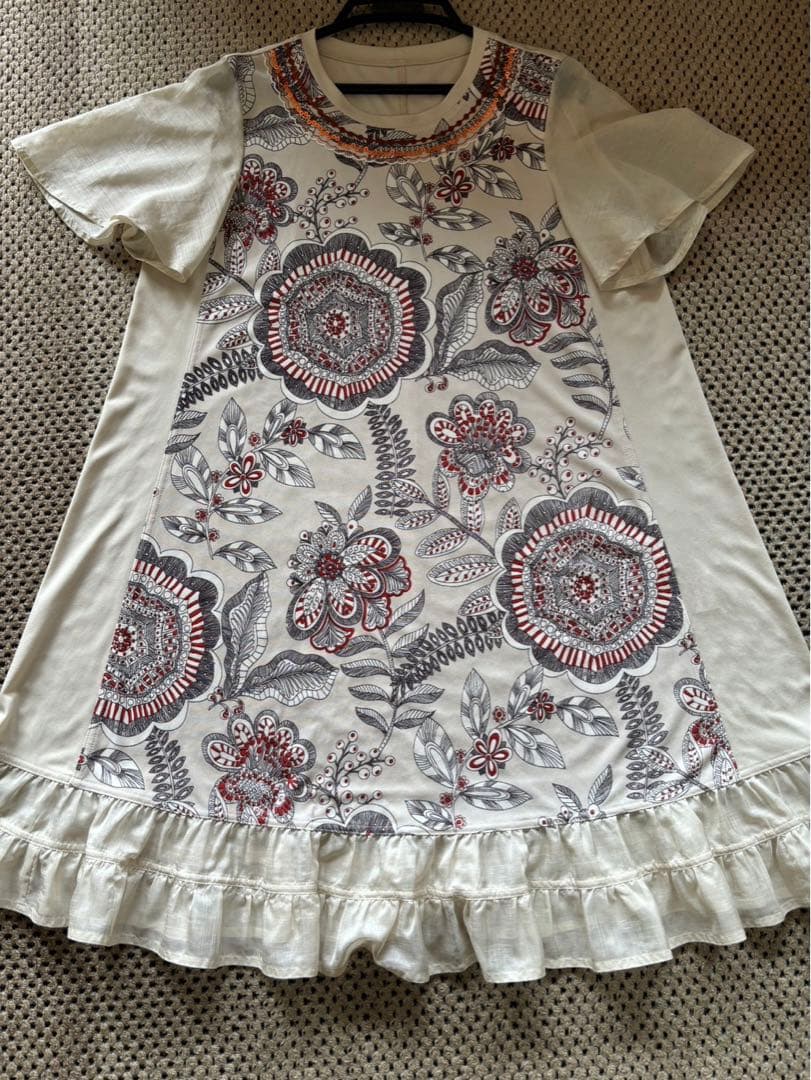 『未使用に近い』⭐️トクコプルミエヴォル⭐️オフホワイトに花柄チュニックワンピース❣️