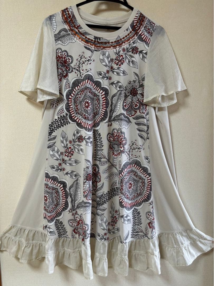 『未使用に近い』⭐️トクコプルミエヴォル⭐️オフホワイトに花柄チュニックワンピース❣️