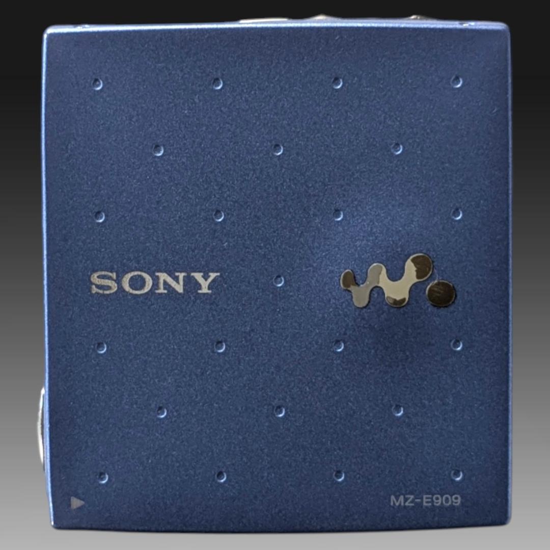 【稼働品】ソニーMDウォークマン2台 充電器・充電池付 カセット多数付 SONY