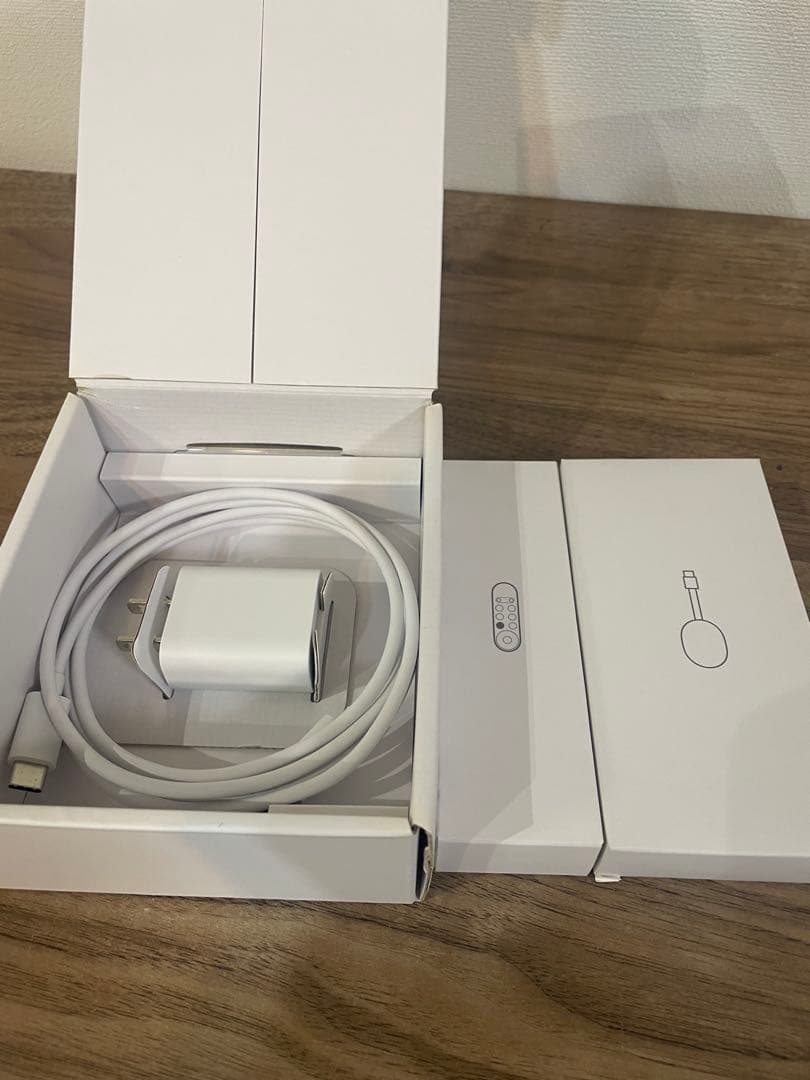 【美品】Chromecast with Google TV 4Kモデル　ホワイト
