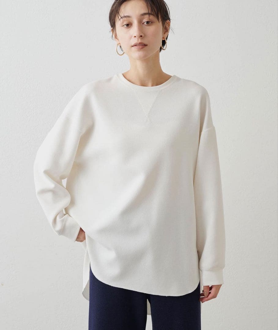 新品同様✴︎ウィムガゼット✴︎Vガゼットプルオーバー✴︎定番✴︎オフ白長袖¥16,500