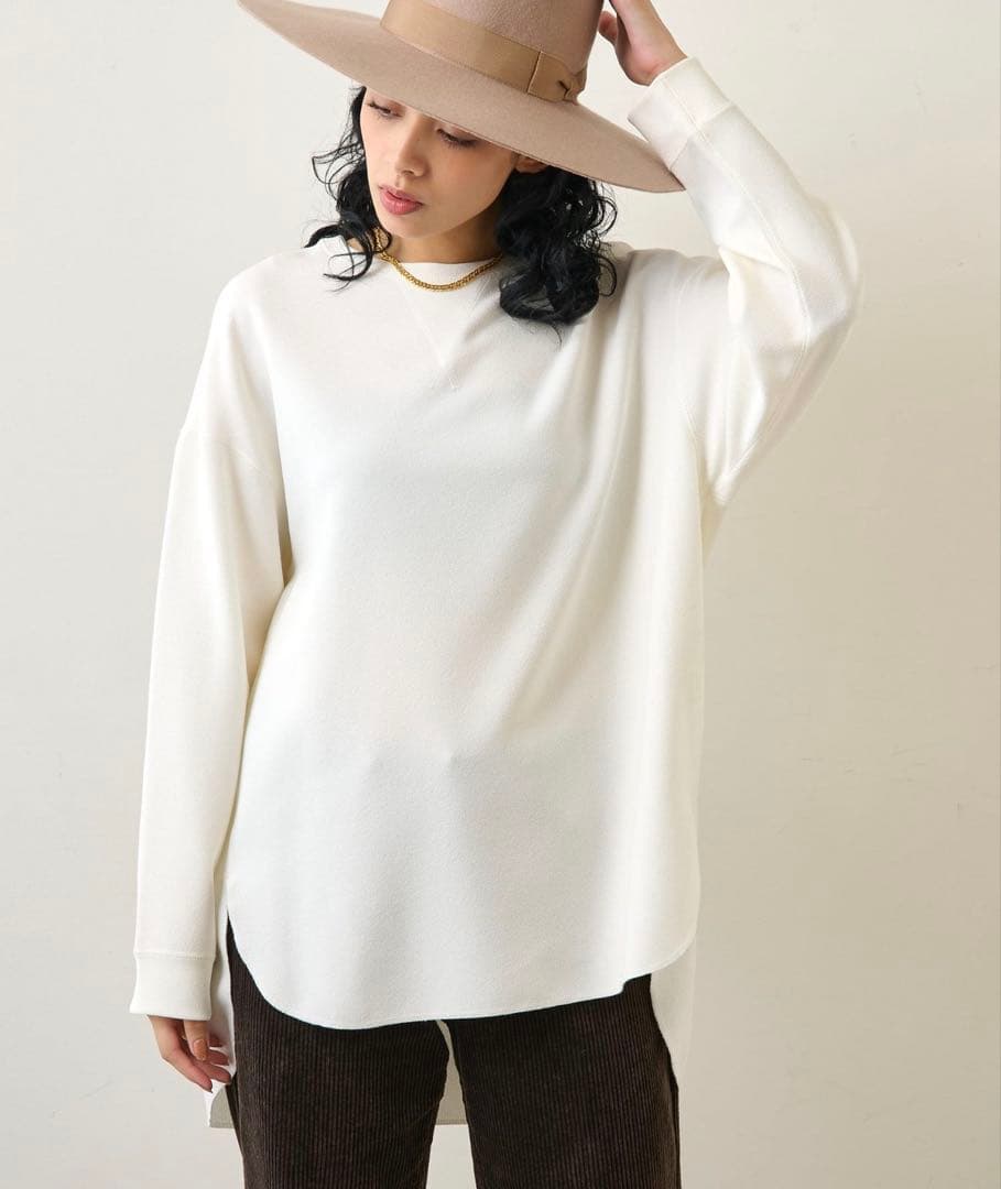 新品同様✴︎ウィムガゼット✴︎Vガゼットプルオーバー✴︎定番✴︎オフ白長袖¥16,500