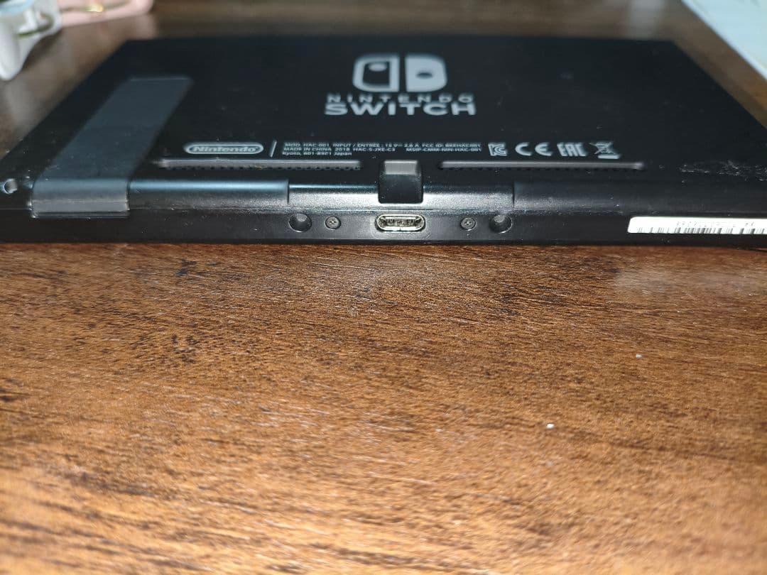 NintendoSwitch　ブラック　コントローラー付き　Joy-Conなし