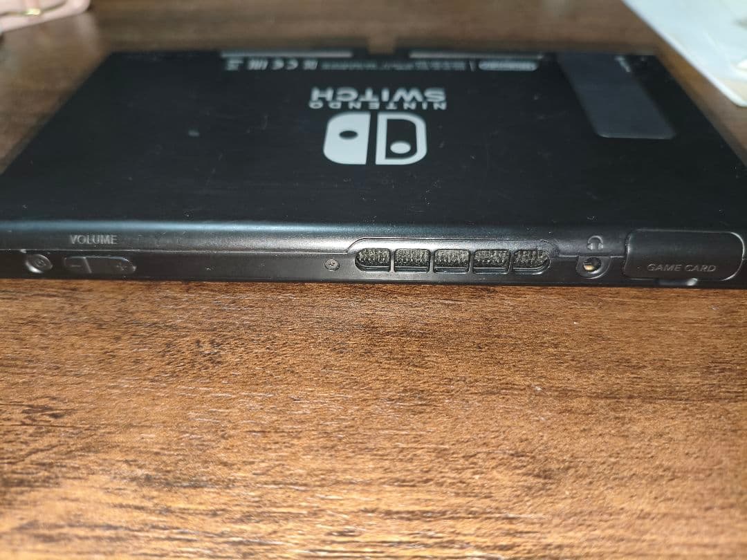 NintendoSwitch　ブラック　コントローラー付き　Joy-Conなし