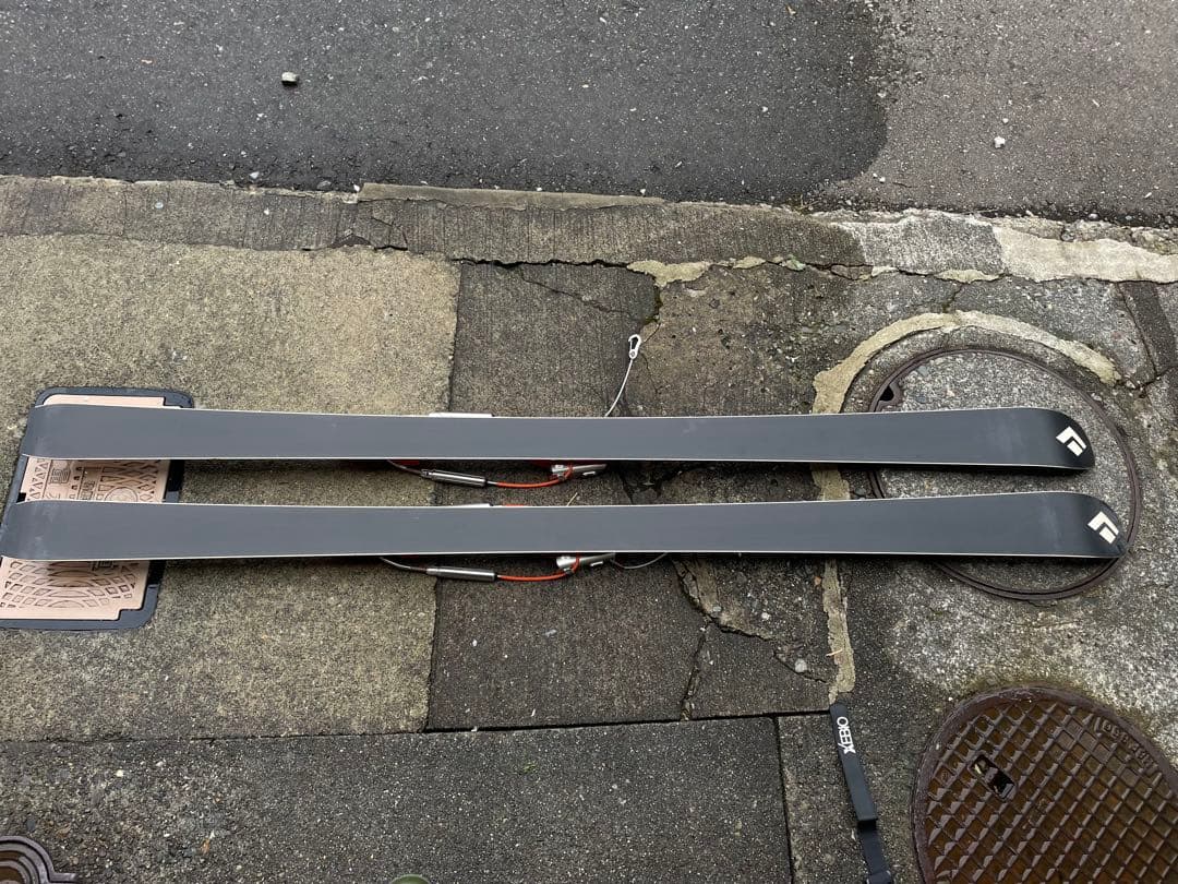  テレマークスキー板&ブーツ、共にケース付き