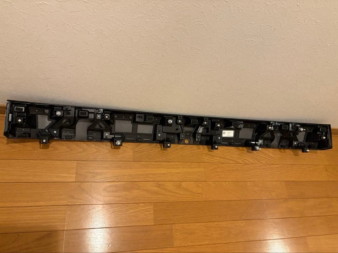 新型デリカD5 DELICA リアガーニッシュエンブレム 純正