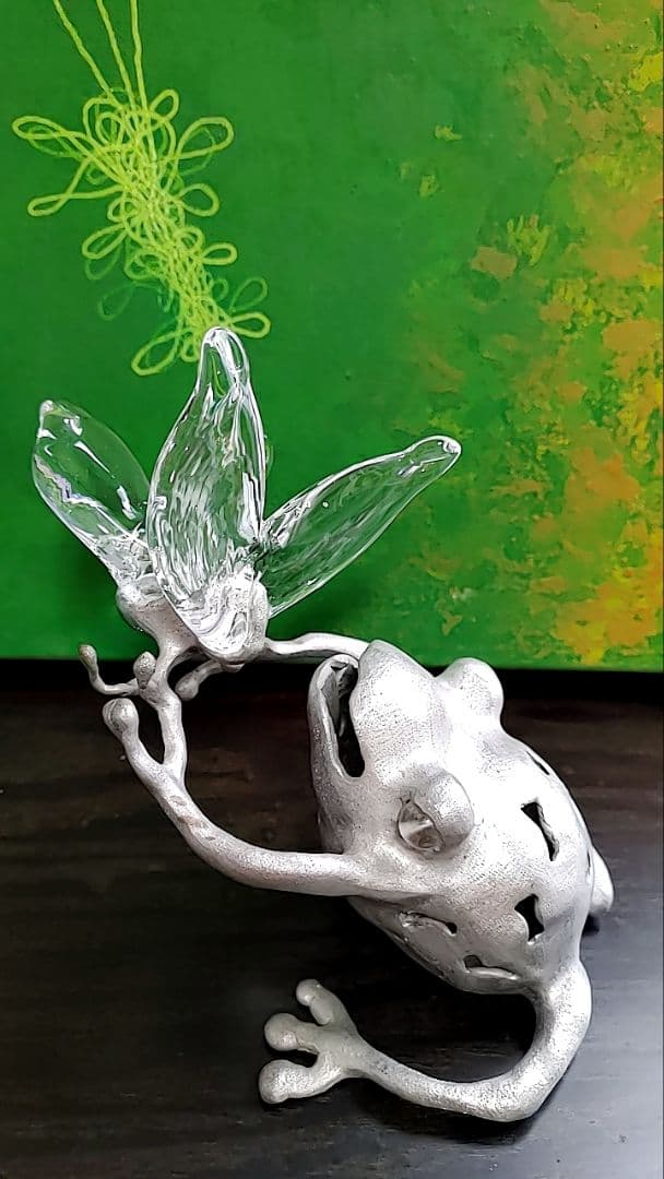 細見 博子 コンテンポラリーアート　蝶々をつかもうとする 蛙