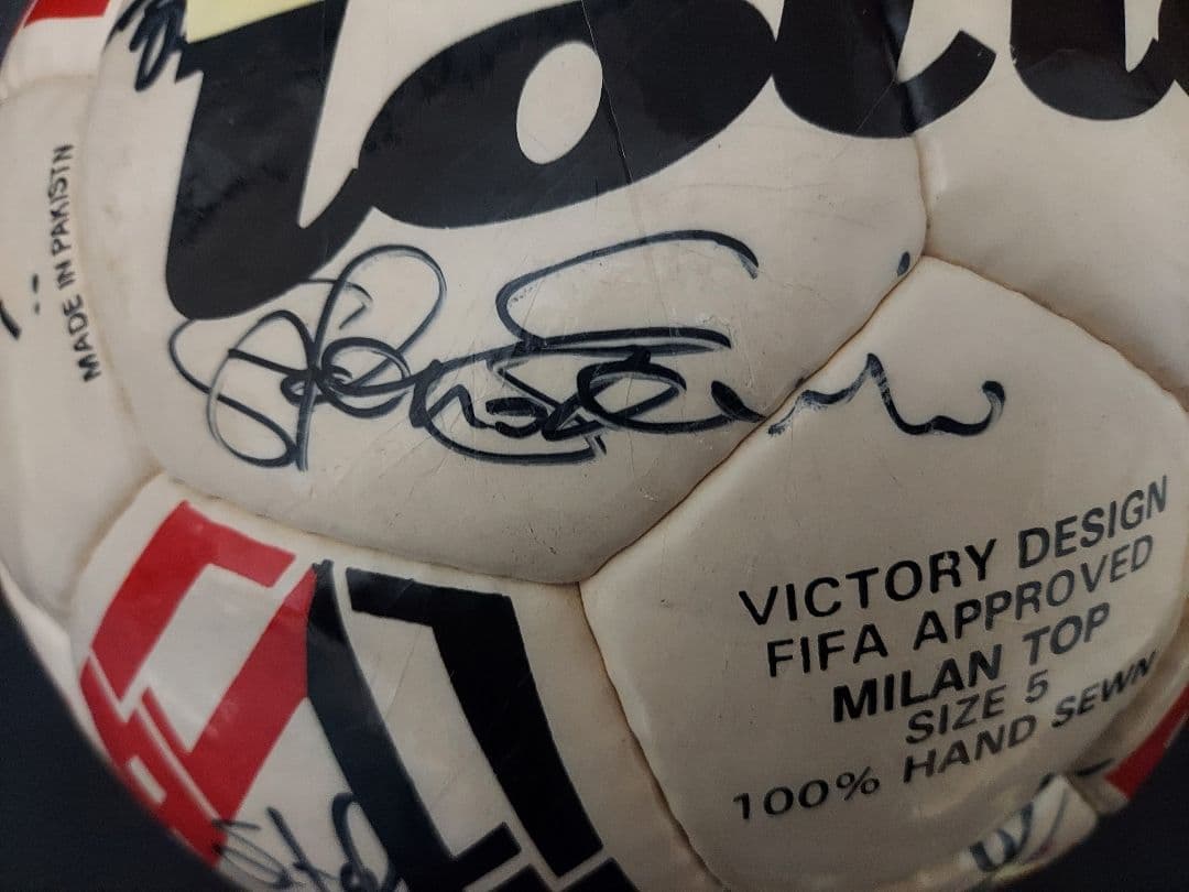 ★プレミアムボール『ACミラン/直筆寄書サインボール/約18人』コレクター保管品