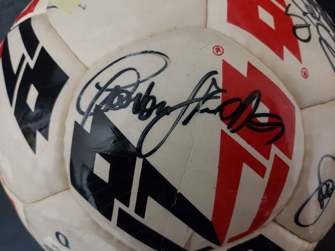 ★プレミアムボール『ACミラン/直筆寄書サインボール/約18人』コレクター保管品