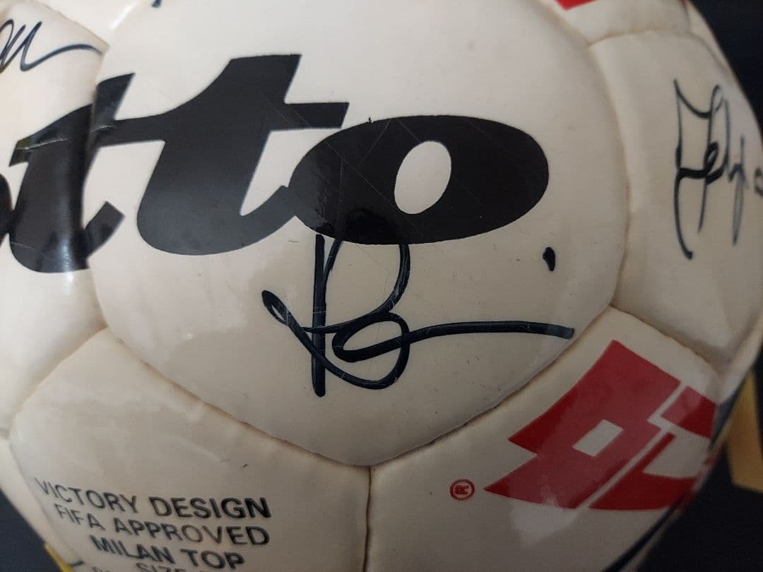 ★プレミアムボール『ACミラン/直筆寄書サインボール/約18人』コレクター保管品