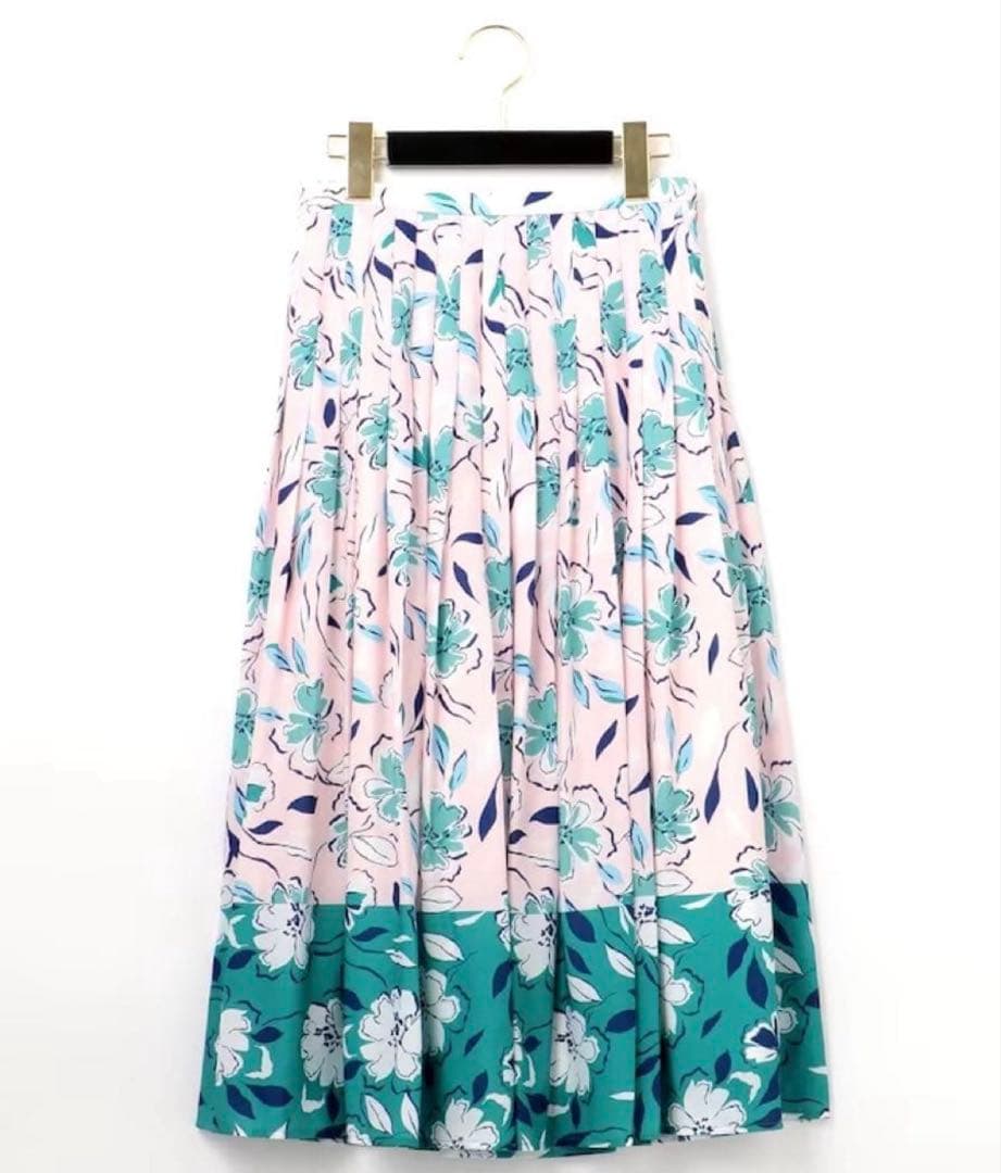 ◆ グレースコンチネンタル フラワープリントフリルトップ &プリーツスカート