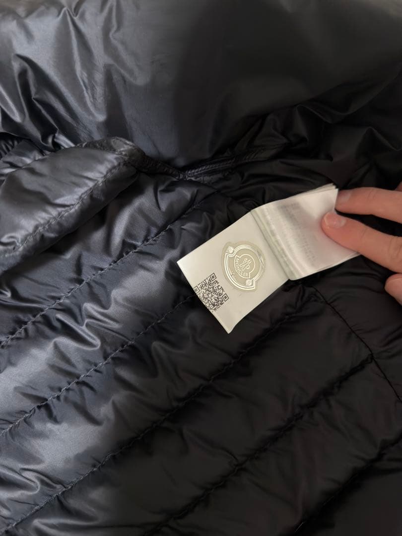 MONCLER ブラック ダウンベスト　2