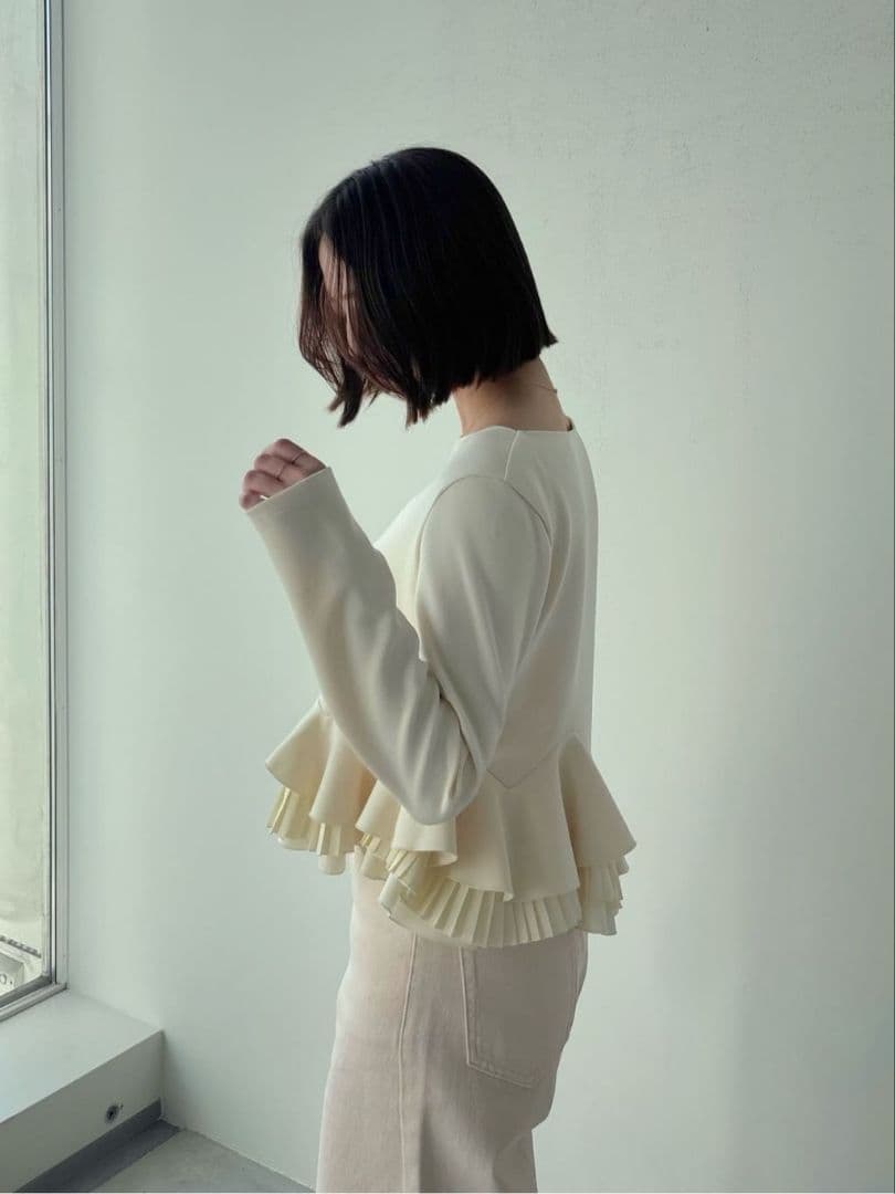 完売色 ココディール ランダムフリルペプラムトップス