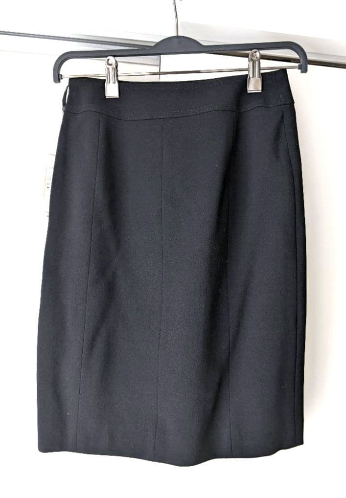 【新品タグ付】イネド　INED　高級　ブラック　フォーマル　スーツ　礼服　9　M