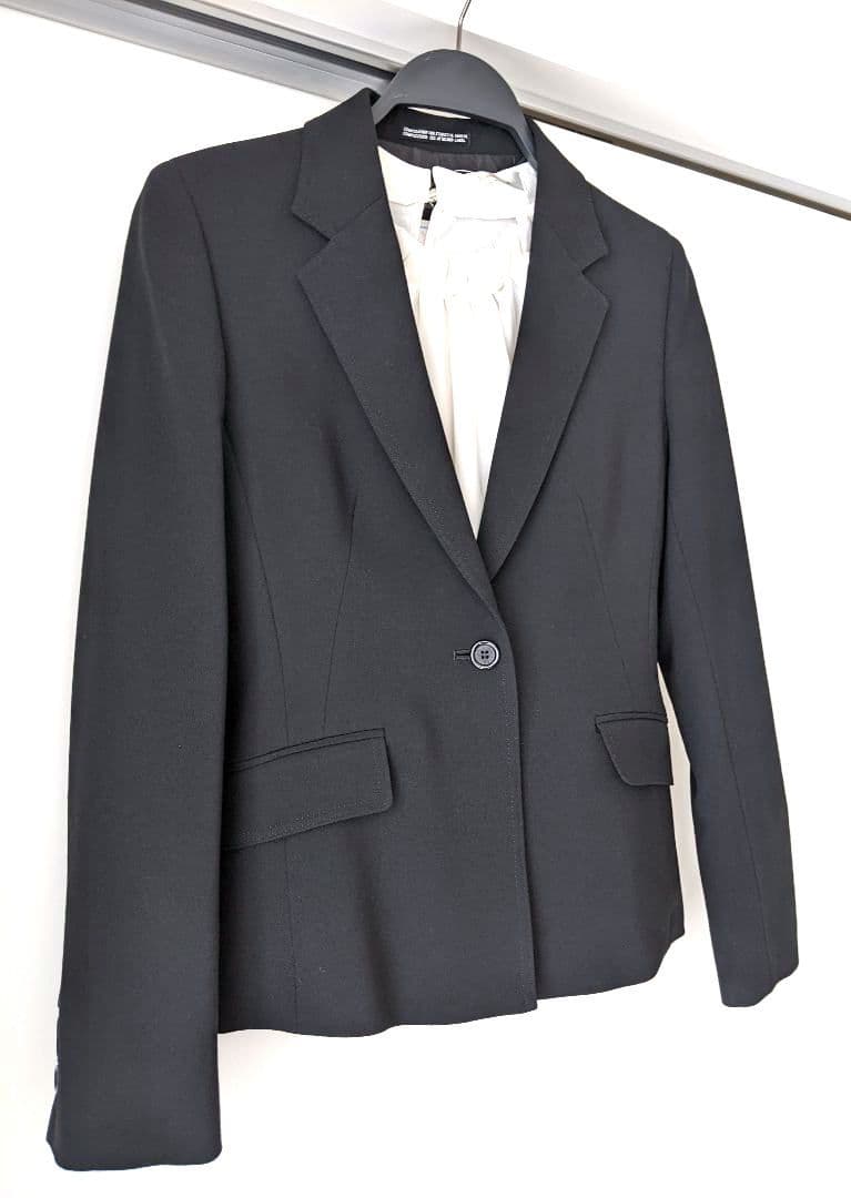 【新品タグ付】イネド　INED　高級　ブラック　フォーマル　スーツ　礼服　9　M