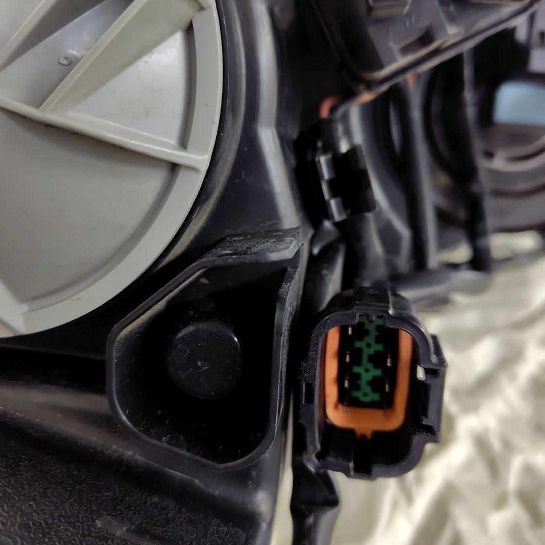 日産　スカイラインクロスオーバー　ヘッドライト　右　J50