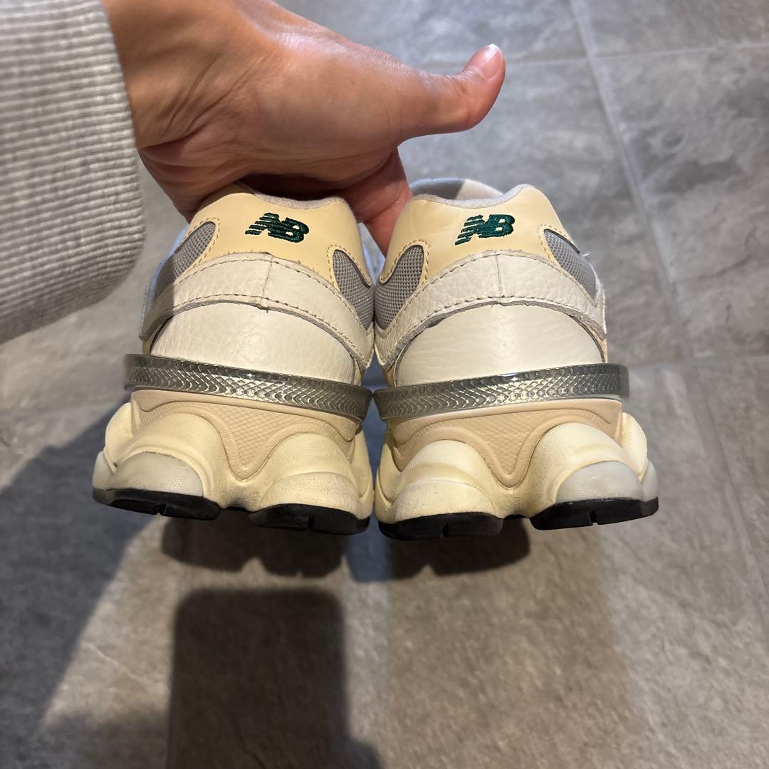 New Balance 9060 ホワイト/グリーンスニーカー