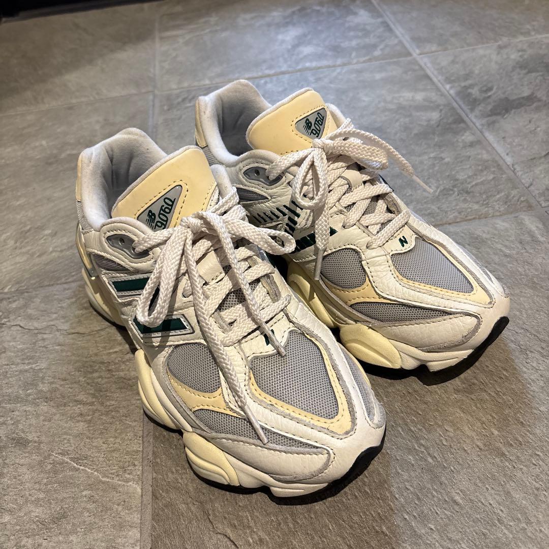 New Balance 9060 ホワイト/グリーンスニーカー