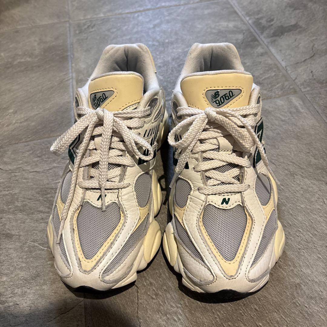 New Balance 9060 ホワイト/グリーンスニーカー