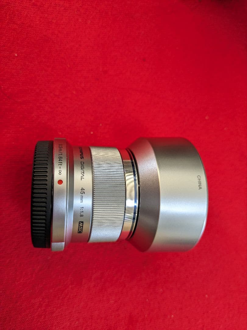 オリンパス 45mm f/1.8 レンズ シルバー