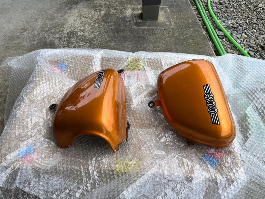 w800 タンク　サイドカバー　ヘッドライトセット