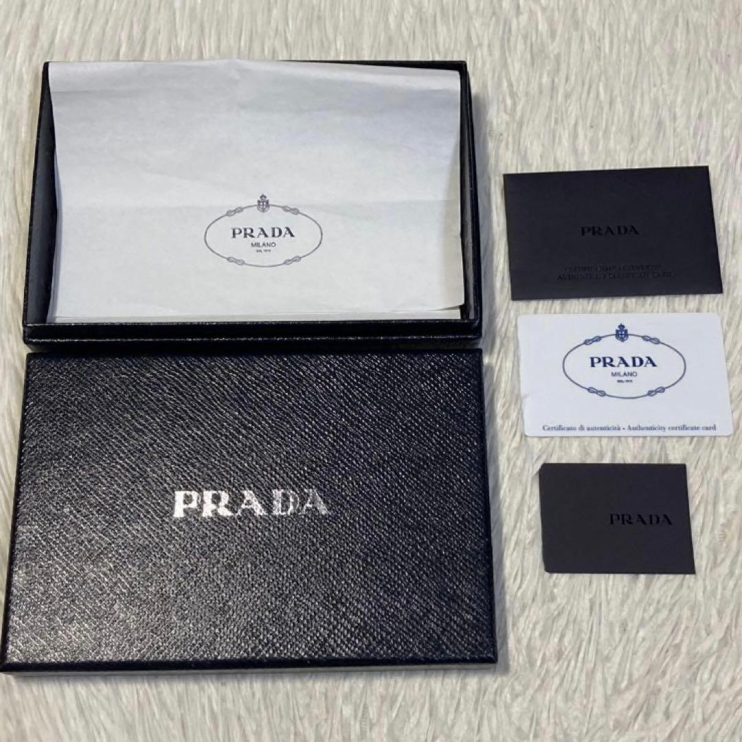 最終価格　定番　早い者勝ち　PRADA プラダ　バイカラー　二つ折り　黒 財布