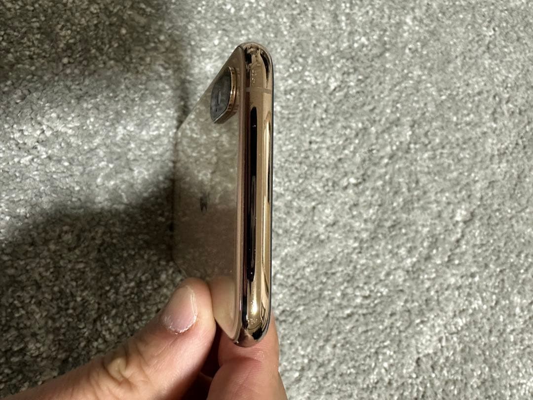 美品　iPhone Xsゴールド