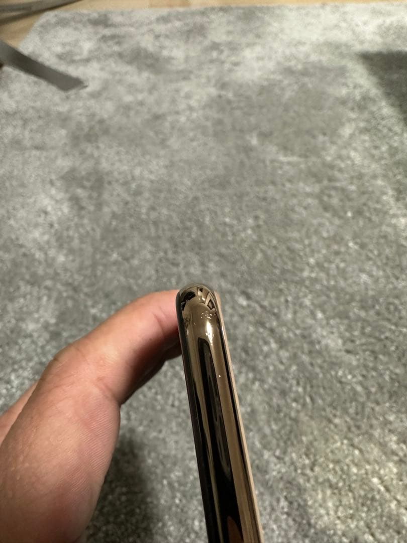 美品　iPhone Xsゴールド