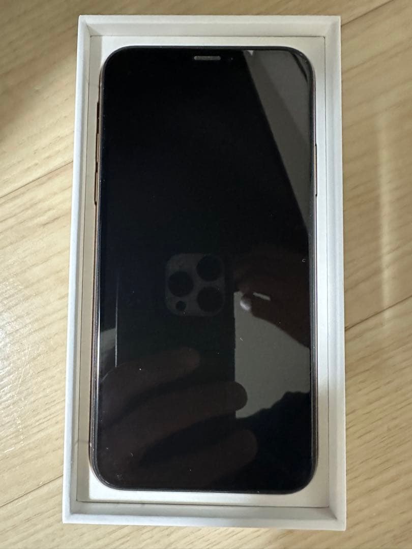 美品　iPhone Xsゴールド