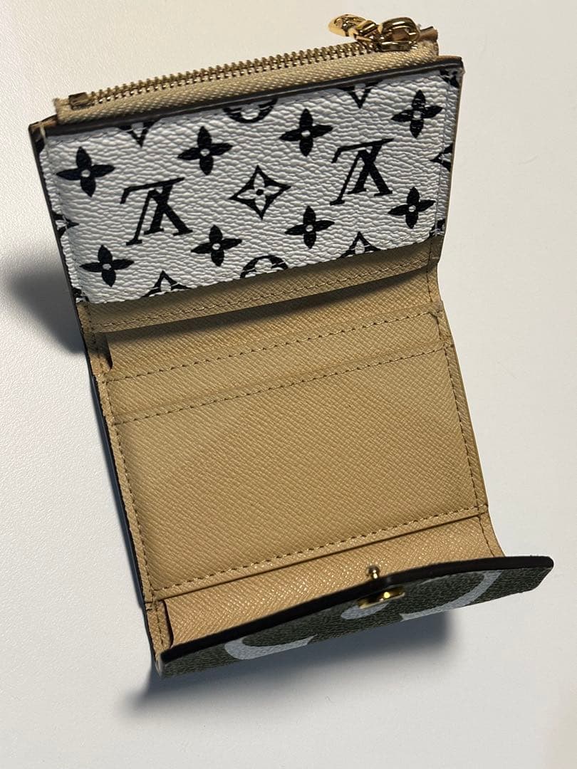 ルイヴィトン　三つ折り財布 ポルトフォイユ・ゾエ ジャイアント・モノグラム