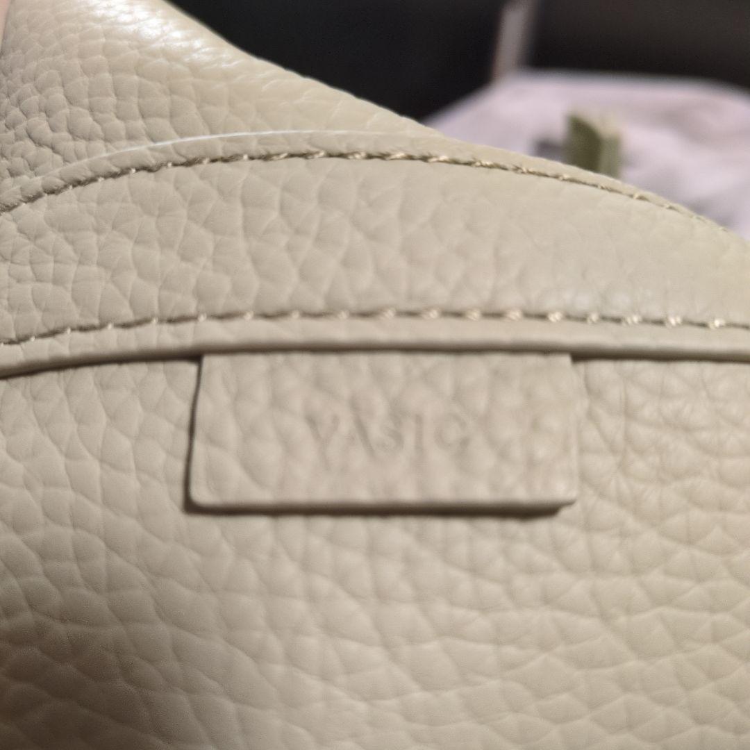 ヴァジック　　若草色ショルダーバック