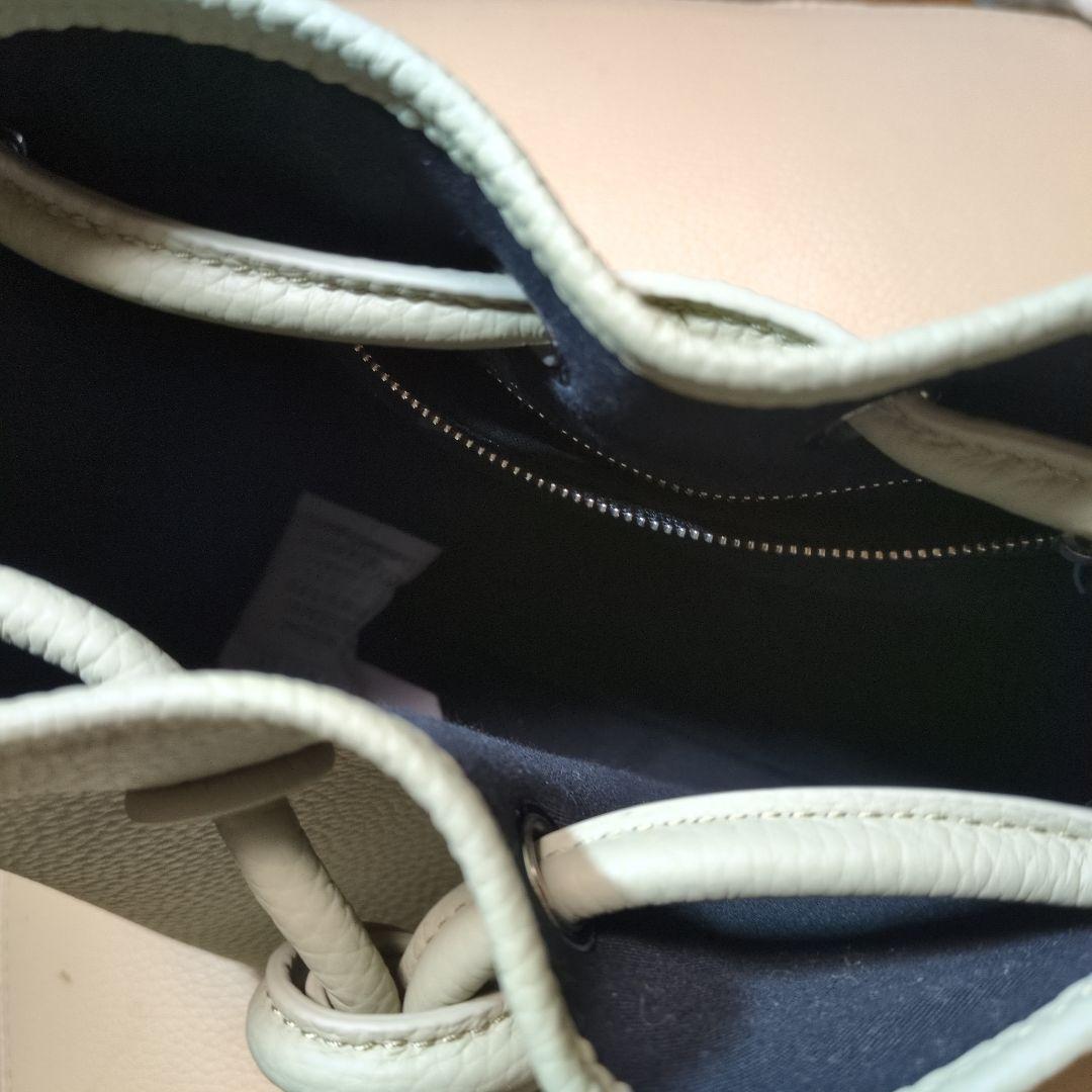 ヴァジック　　若草色ショルダーバック